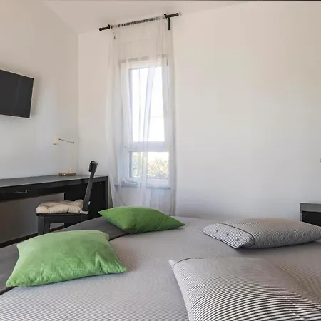 Дом отдыха Luxurious In Valbandon
