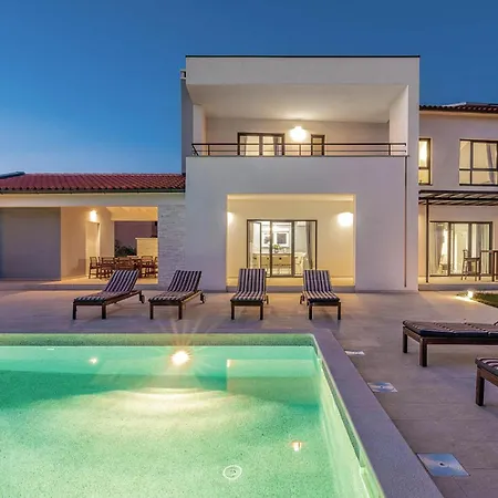 Stunning In Valbandon Holiday home