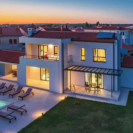 Stunning In Valbandon Holiday home Fondole