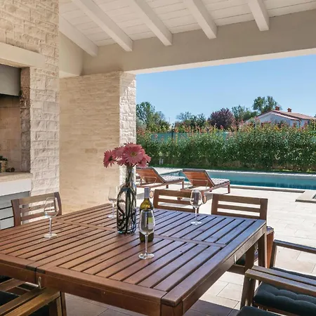 Stunning In Valbandon Holiday home *