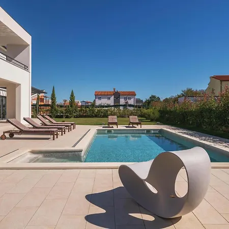 Luxurious In Valbandon