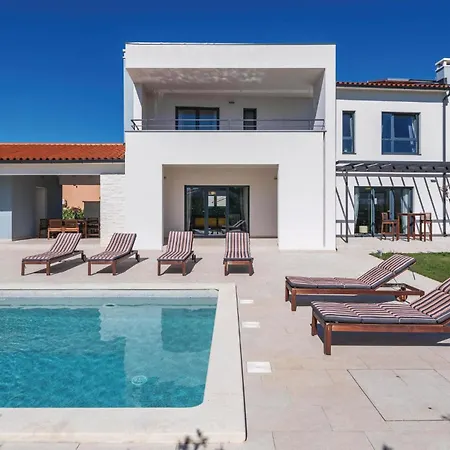 Amazing In Valbandon Σπίτι διακοπών