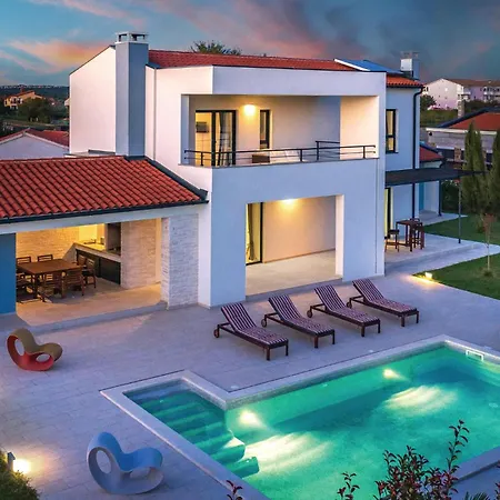 Ferienhaus Luxurious In *