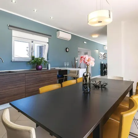 Luxurious In * Valbandon